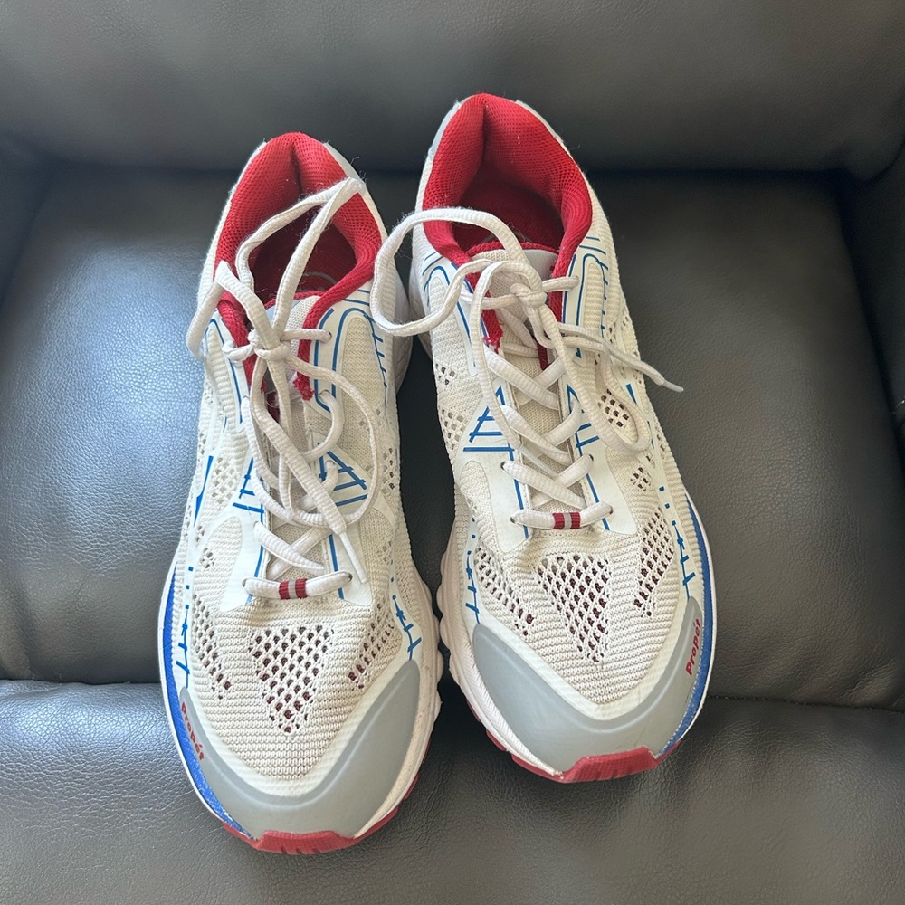 Propet White and Red Athletic Ortholite Sneakers 10.5 ❤️